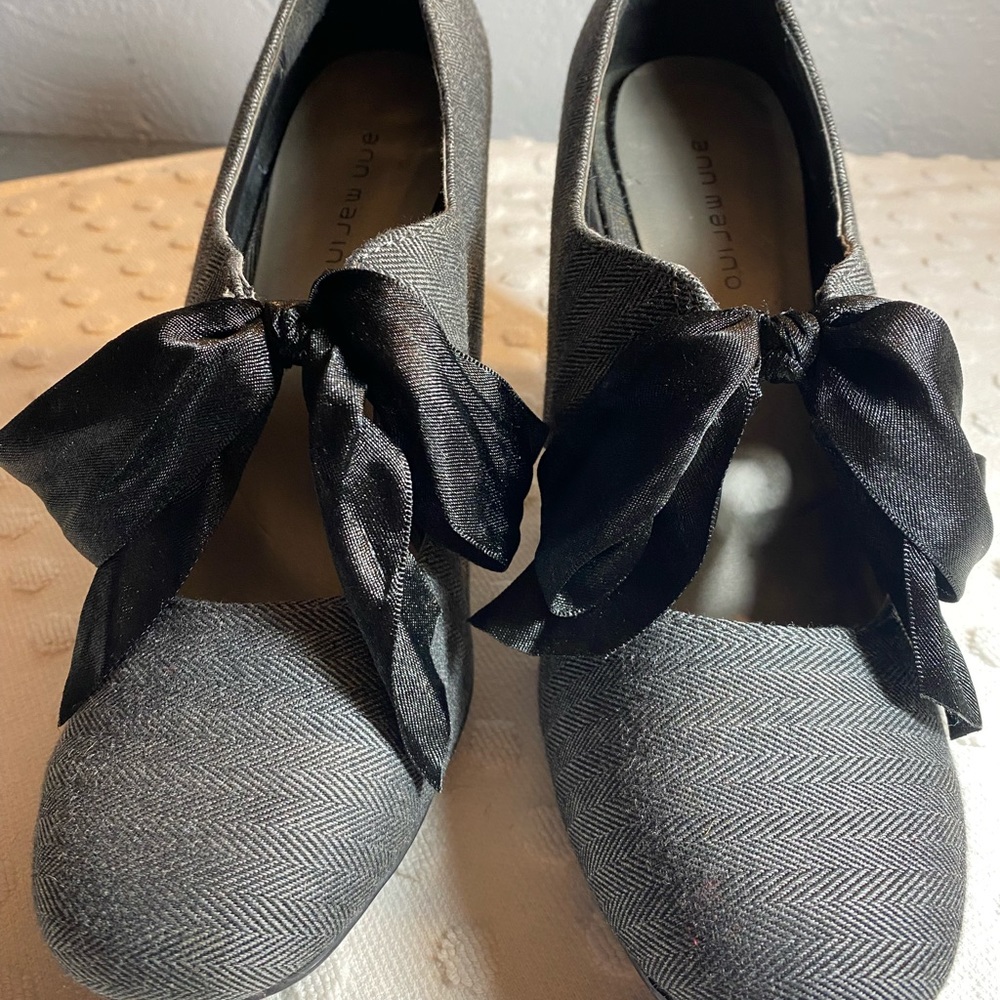 Ann Marino grey Herringbone Pumps with Black Satin Bow Accent - Picture 3 of 16